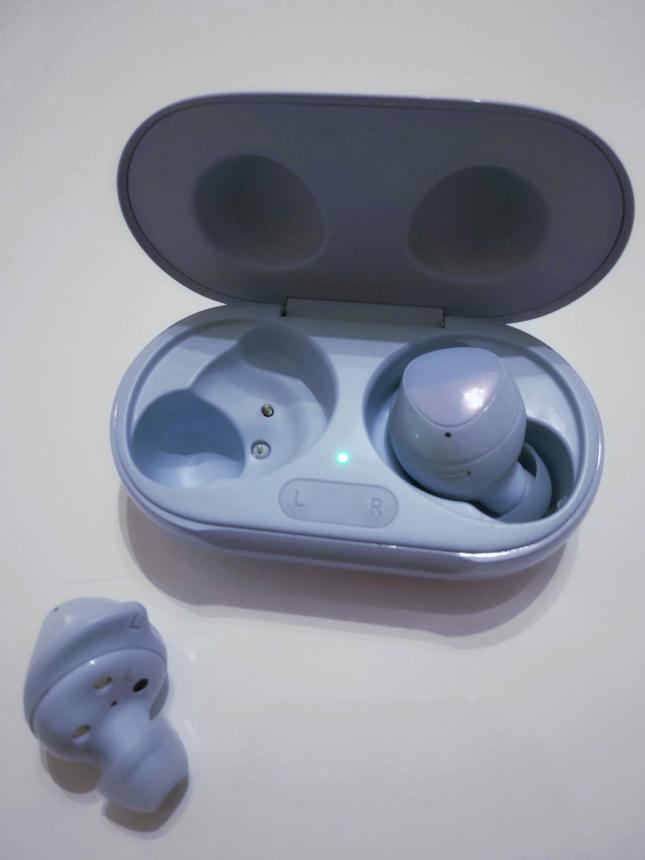 Samsung Galaxy Buds+ preview in and outside of case